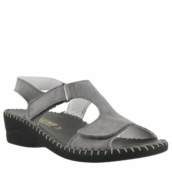 NEW La Plume Women Expo Grey Embossed Gloss Adjustable Front Ankle Strap Wedge - Picture 1 of 4